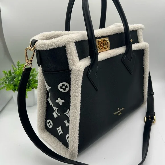 LOUIS VUITTON Rare Grained Calfskin Shearling On My Side MM Black🔥😍❤️ - Picture 3 of 13